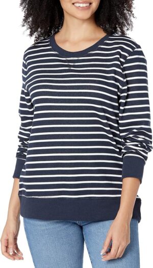Amazon Essentials Women's Fleece Crewneck Long Sleeve Pullover Sweatshirt (Available in Plus Size)